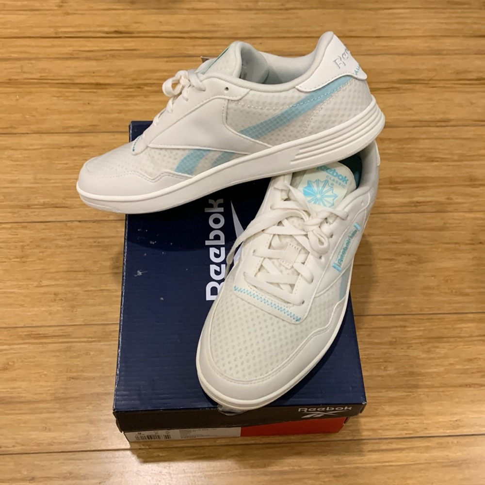 NEW Reebok Classic Women White Sneakers Shoes  Club Memt Txt size 9